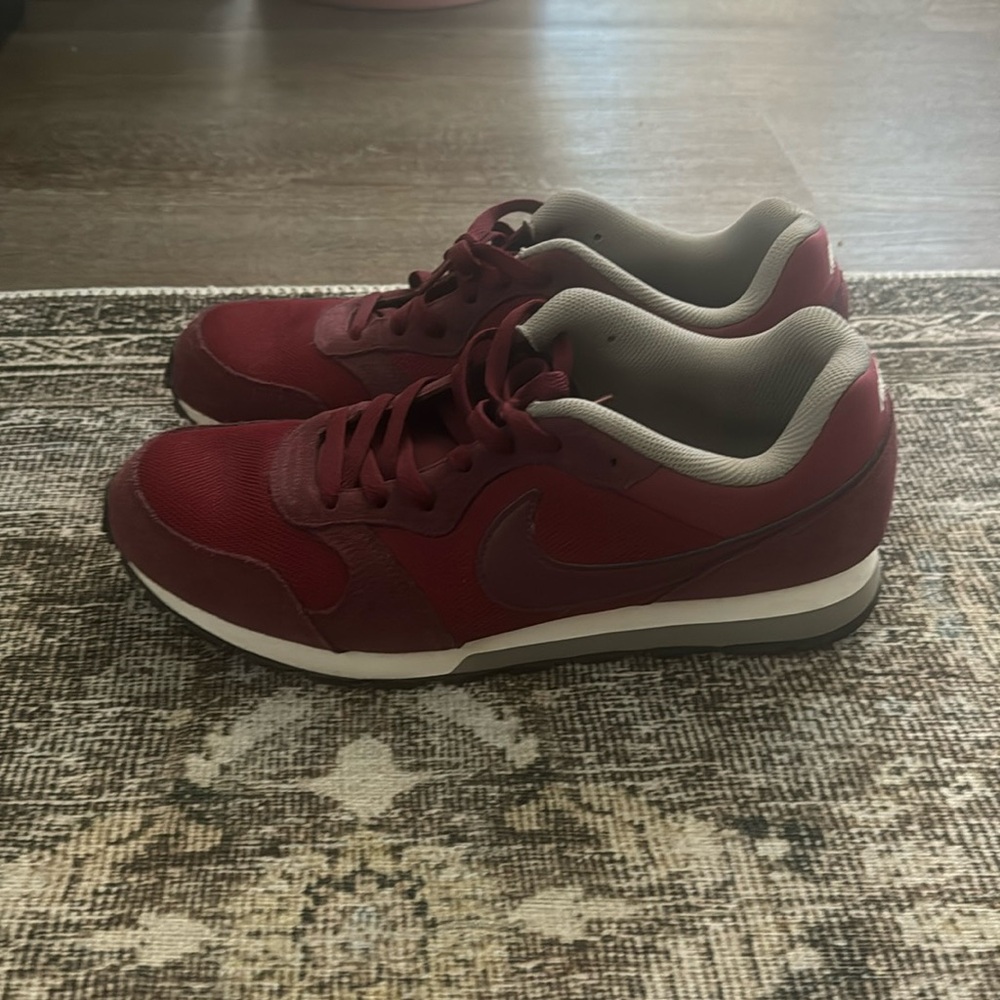 Mens Nike MD Runner 2 SZ 11 Burgundy/Red